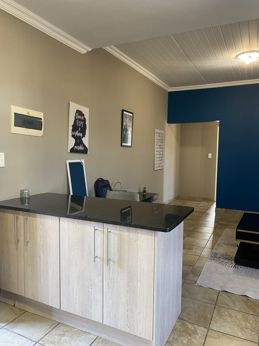 2 Bedroom Property for Sale in Gateway Manor North West